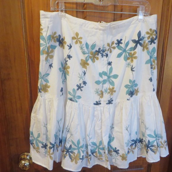 Skirt - Nice for Summer.  Lined with Cute print. - Picture 1 of 5